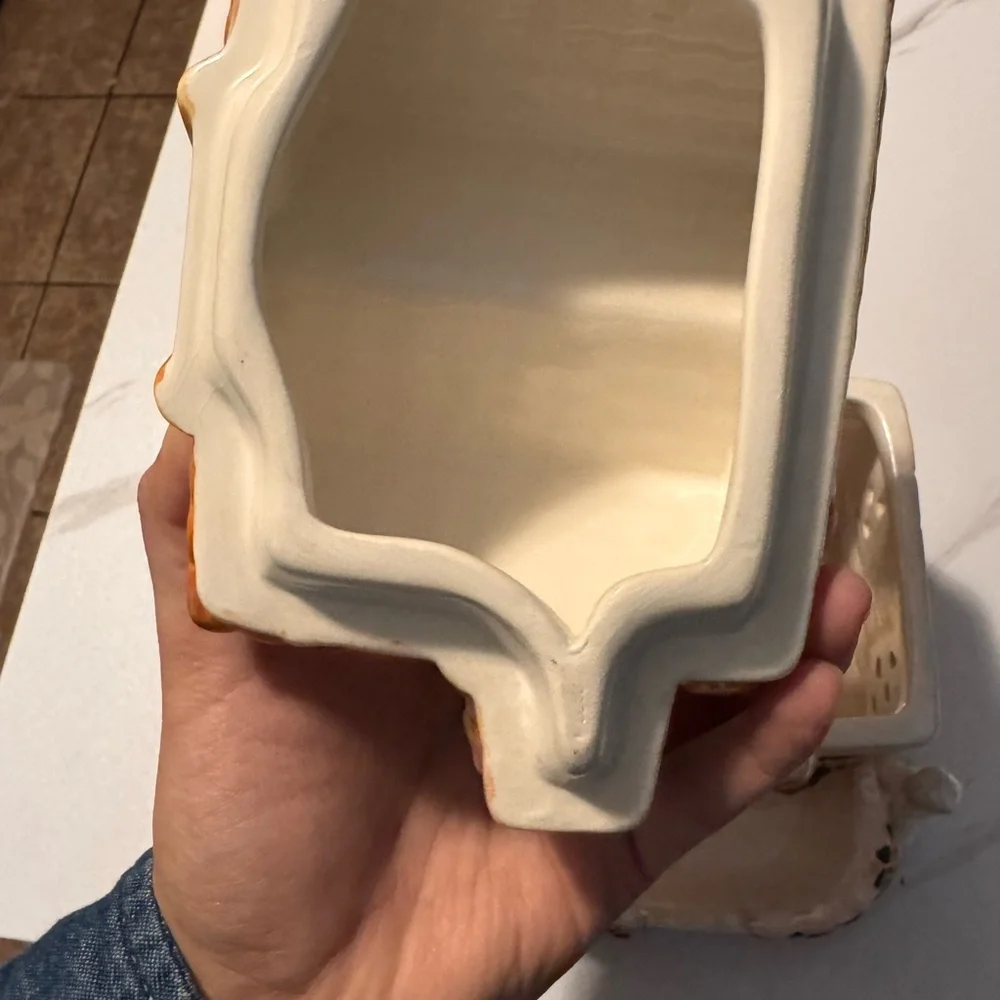 Lefton ceramic cottage